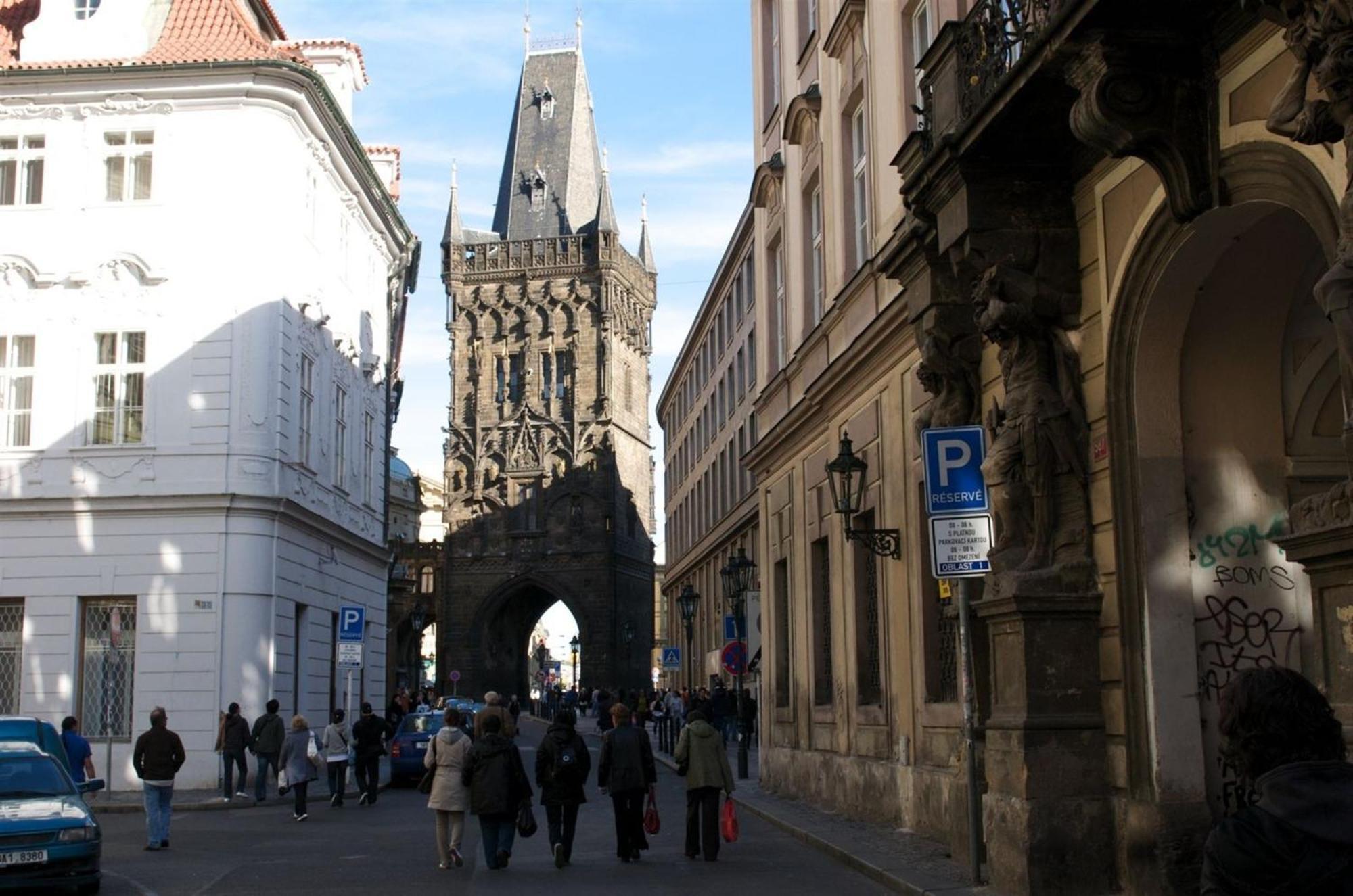 Apartment Spacious 3-bedrooms Near Karlin Square Prague